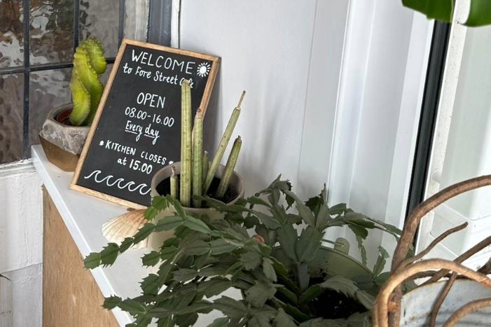 Coffee, Cakes & Refreshing Drinks